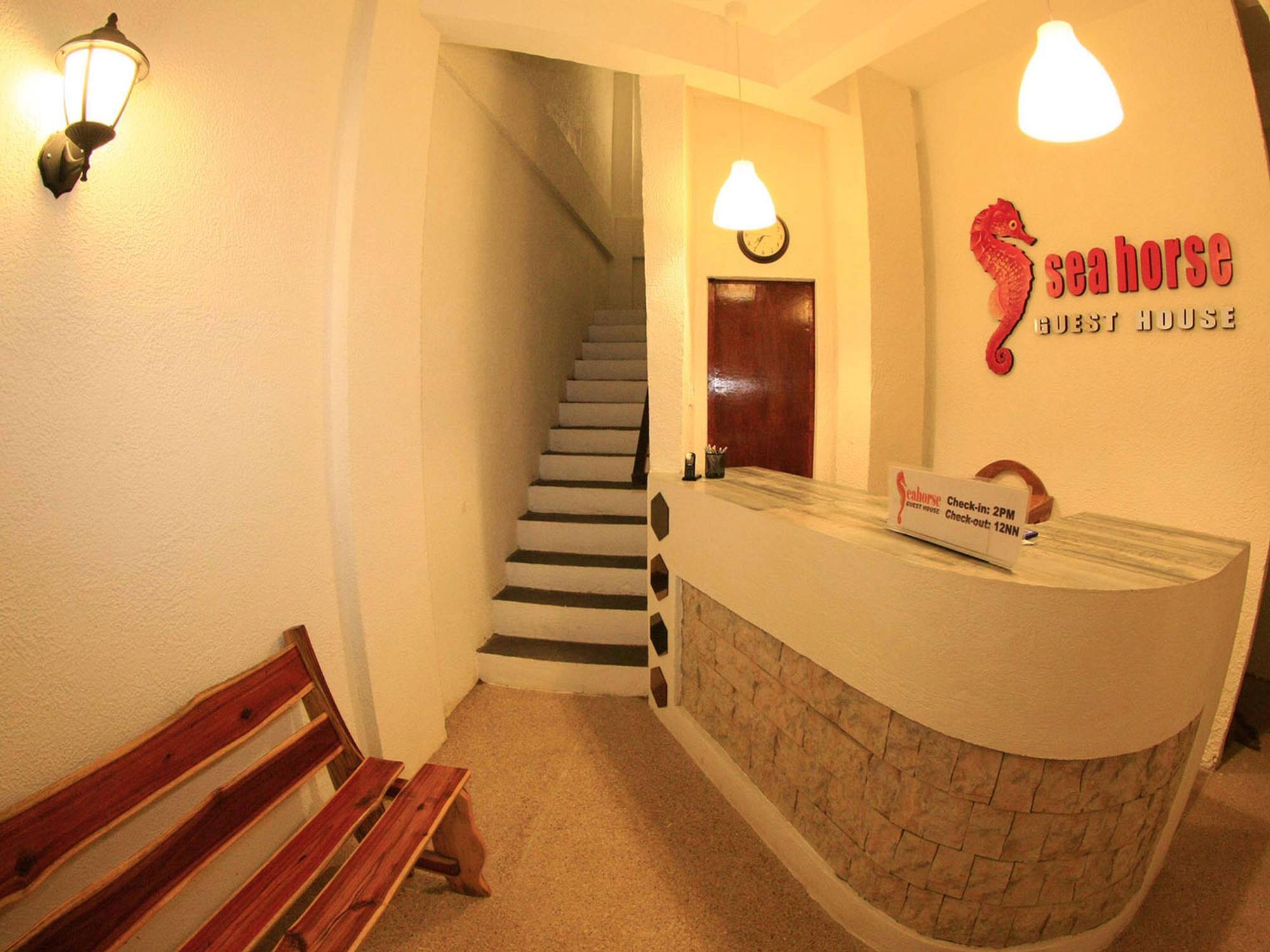 Sea Horse Guest House Coron Exterior photo